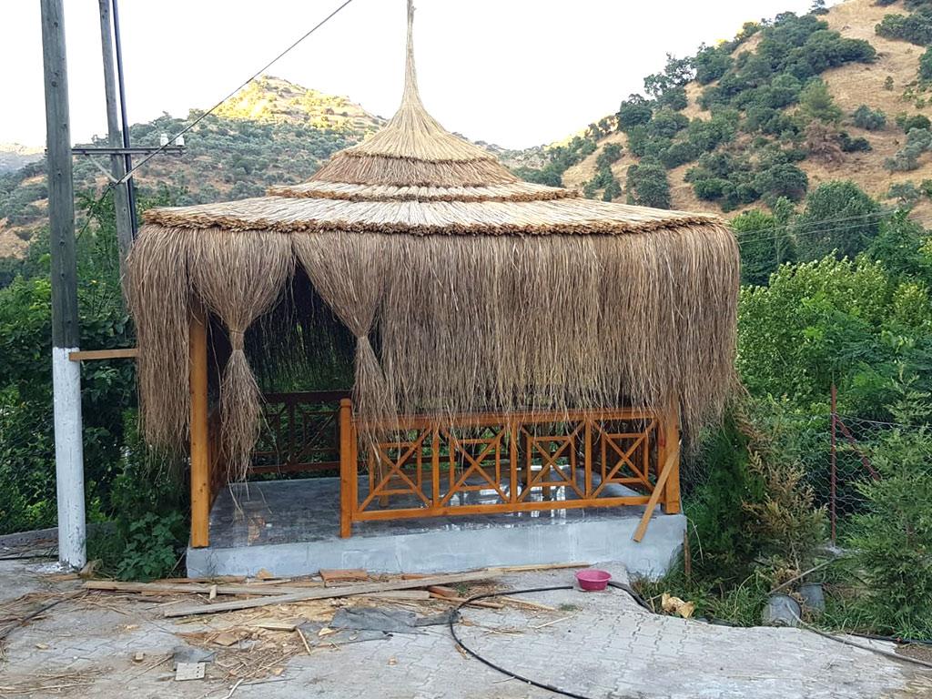 Bambu Hasır Çatı Kaplama ile Göz Alıcı Gölgelikler