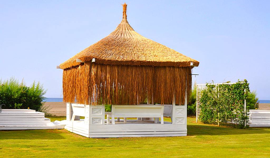 Saz Kamışı ve Doğal Ot Kaplama Hasır Çatıların Eşsiz Uyumu